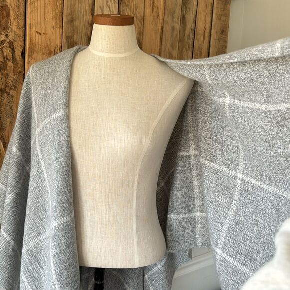 NWT Lane Bryant Women’s Plaid Fringe Hem Poncho Shaw Cardigan OS Gray White - Picture 5 of 13